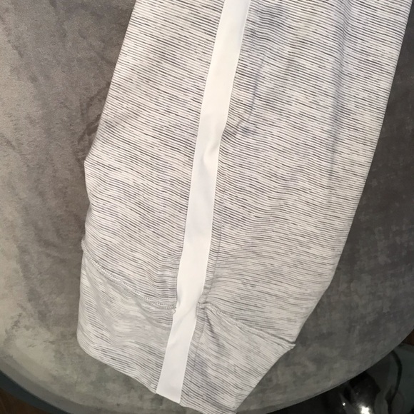Lululemon Space White and Grey Leggings - size 6 - Picture 7 of 7